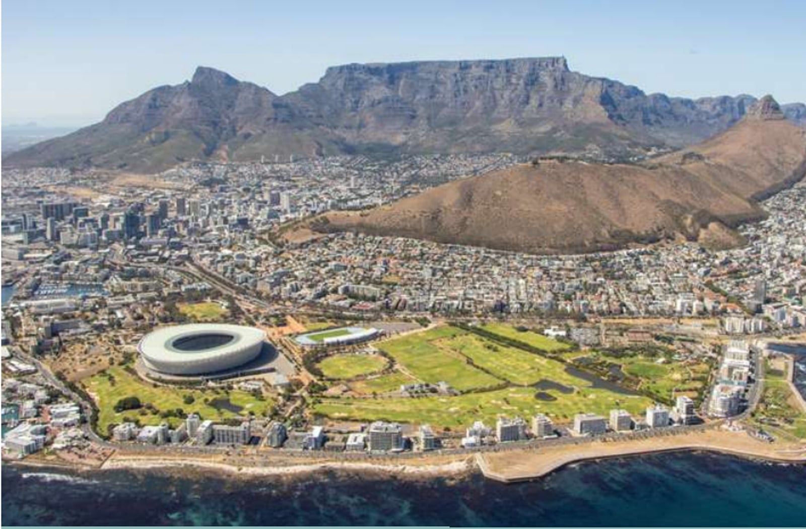 Vista aérea da Cidade do Cabo com Table Mountain ao fundo
