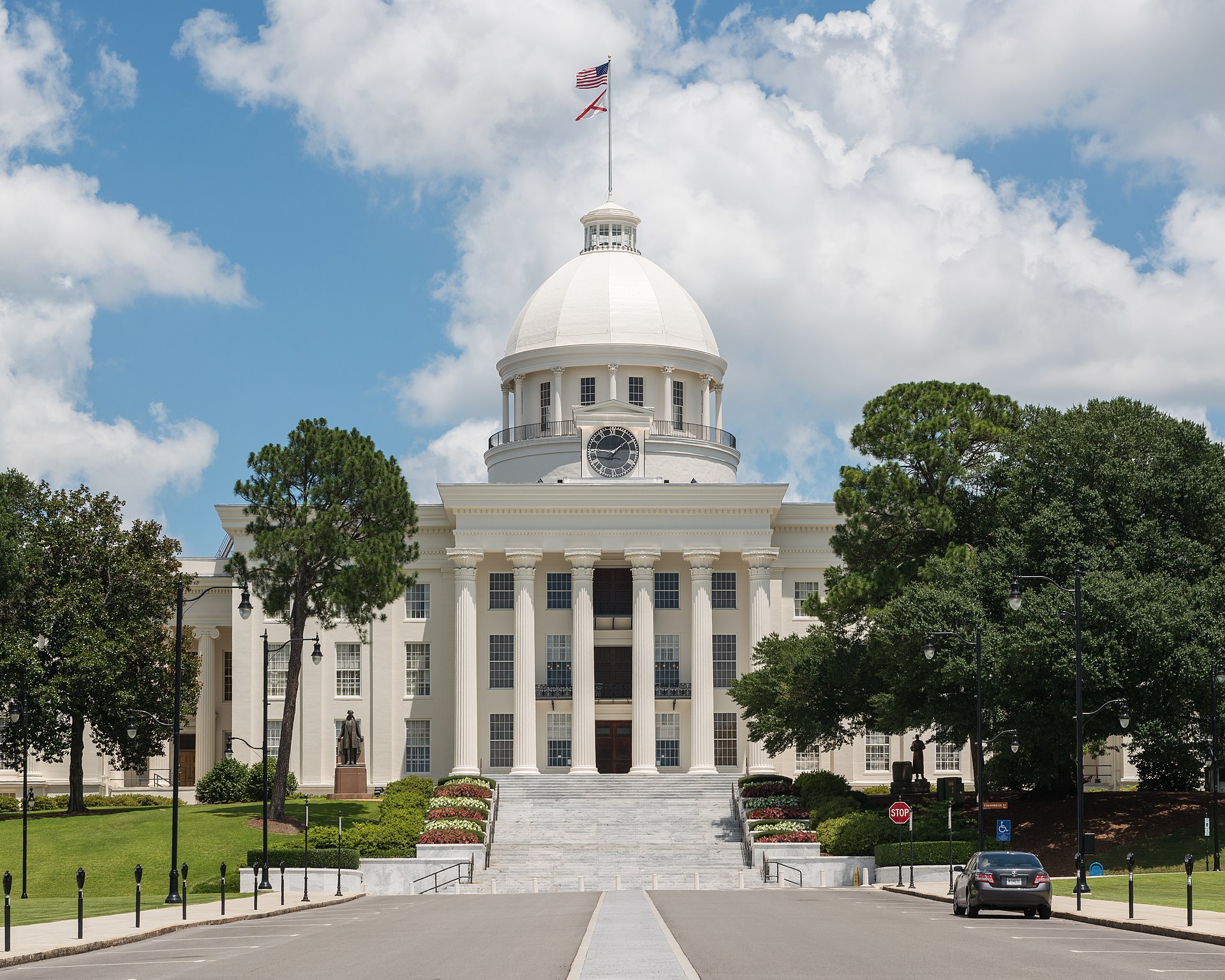 Capitolio do Alabama em Montgomery visto da Dexter Avenue