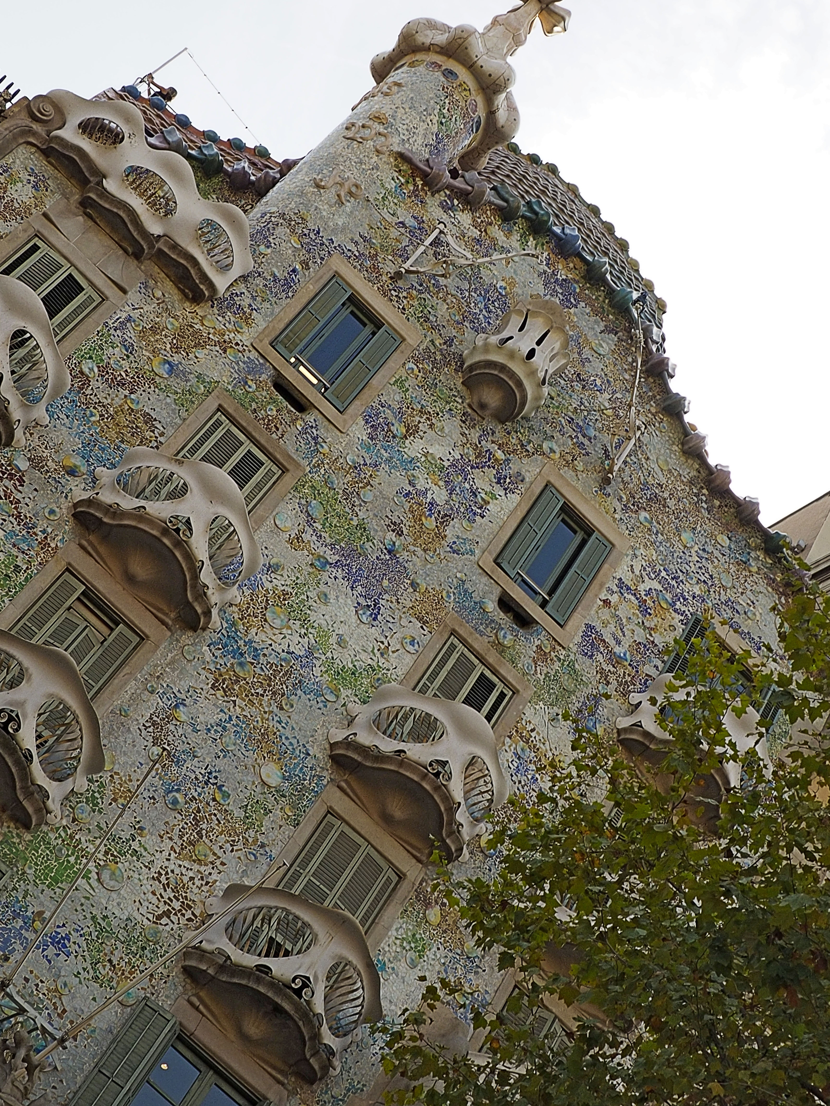 Fachada colorida da Casa Batllo