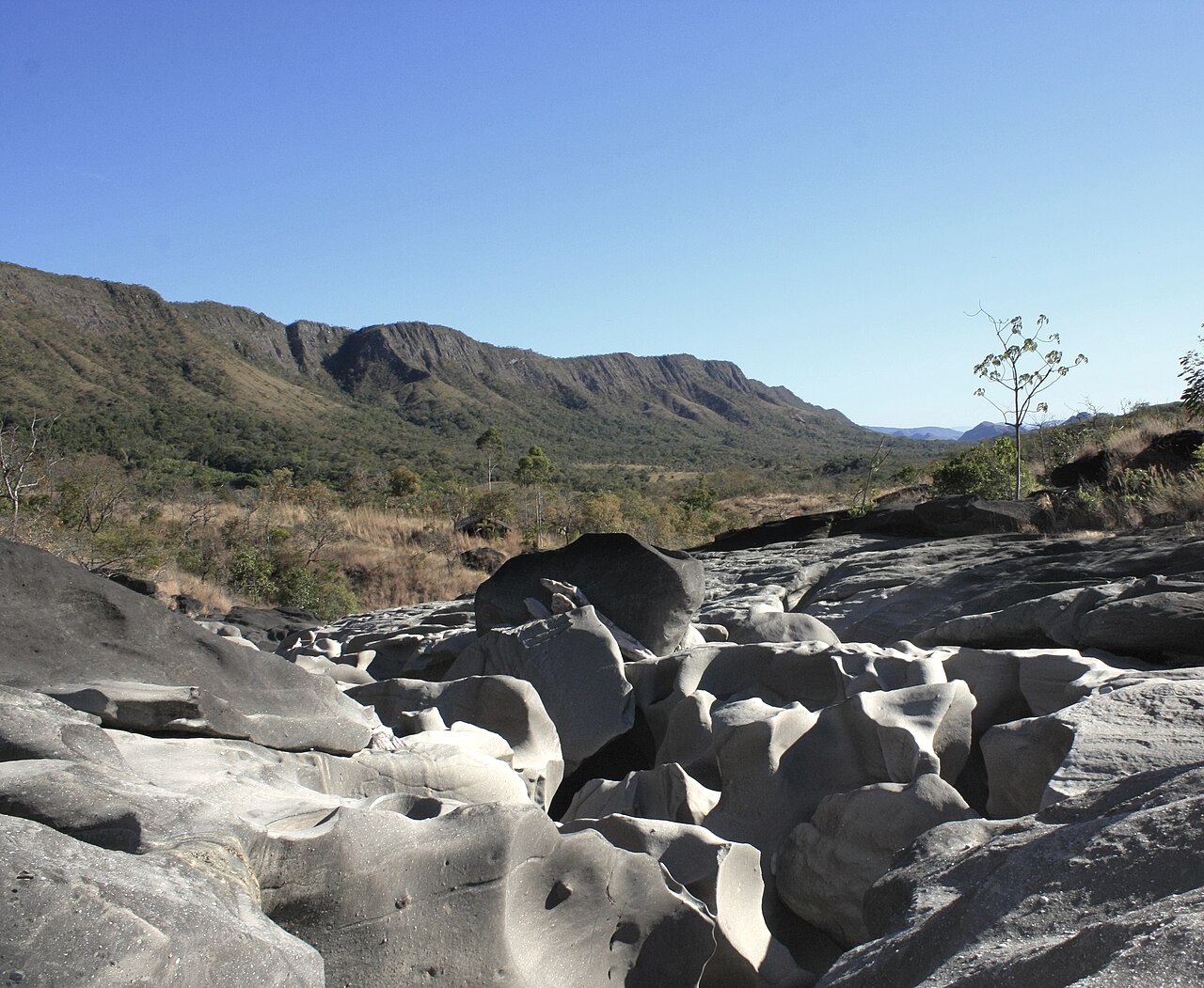 Rochas e agua no Vale da Lua