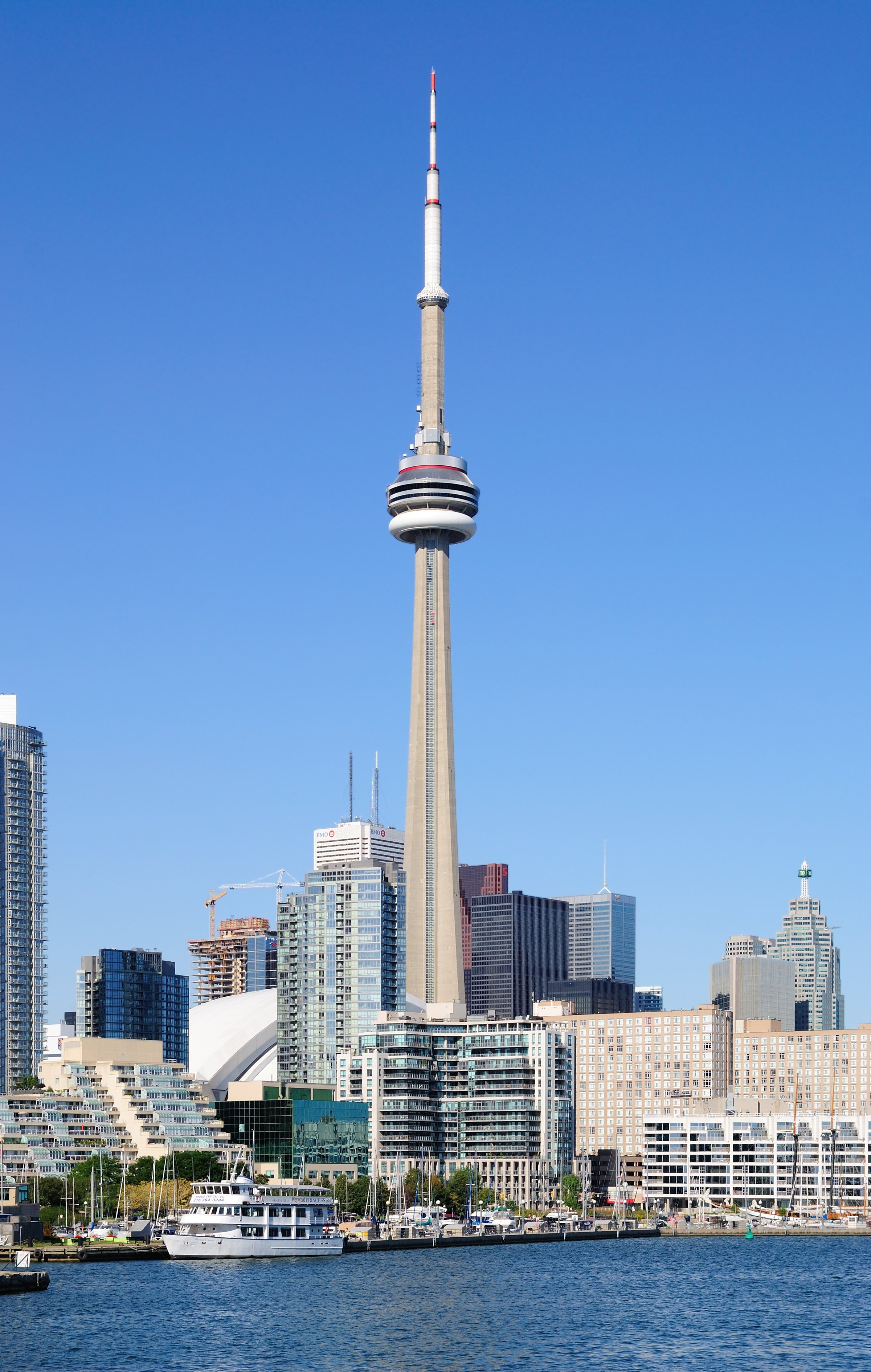 Skyline de Toronto com a CN Tower e o waterfront