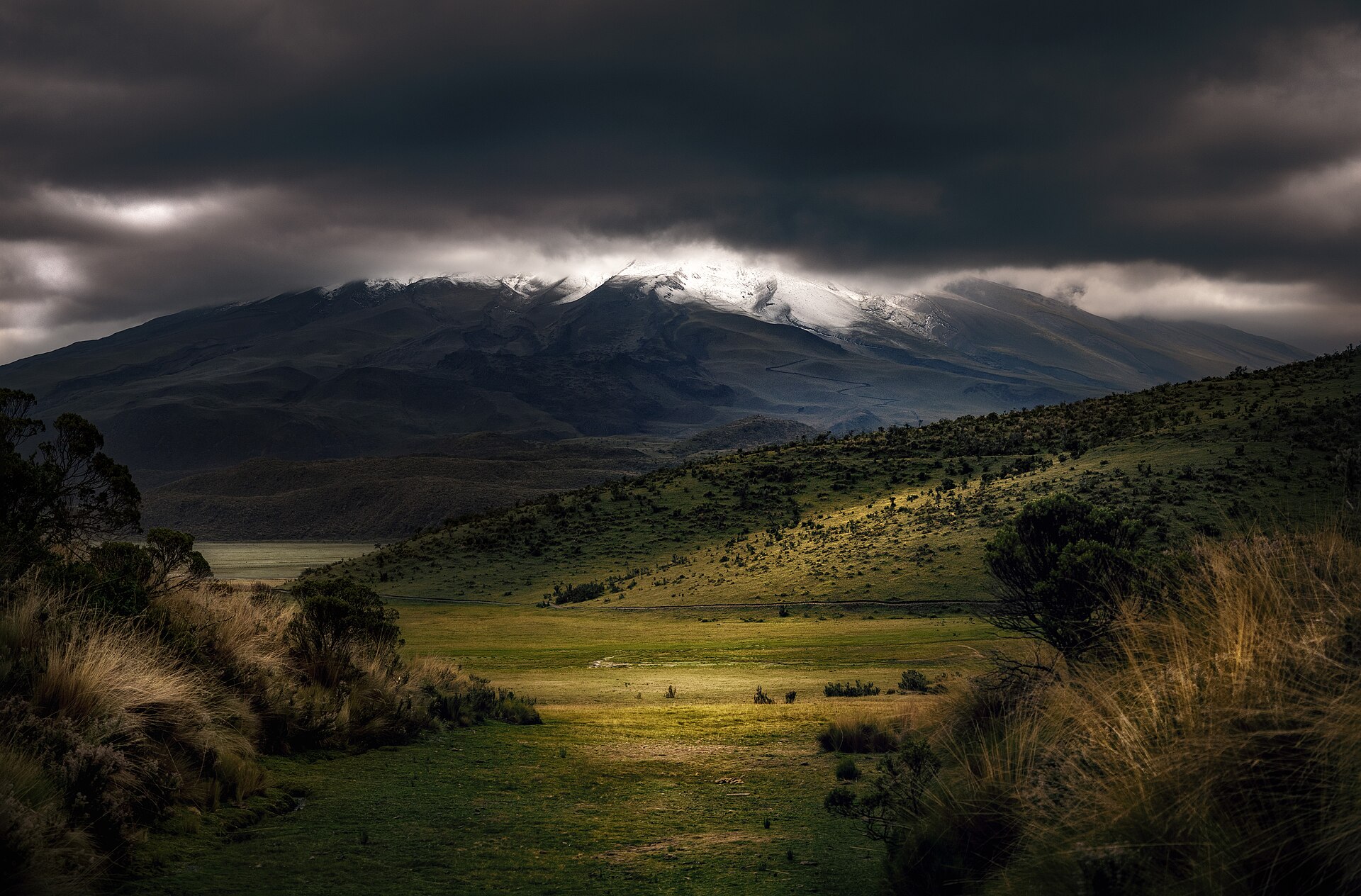 Vulcão Cotopaxi no Parque Nacional Cotopaxi