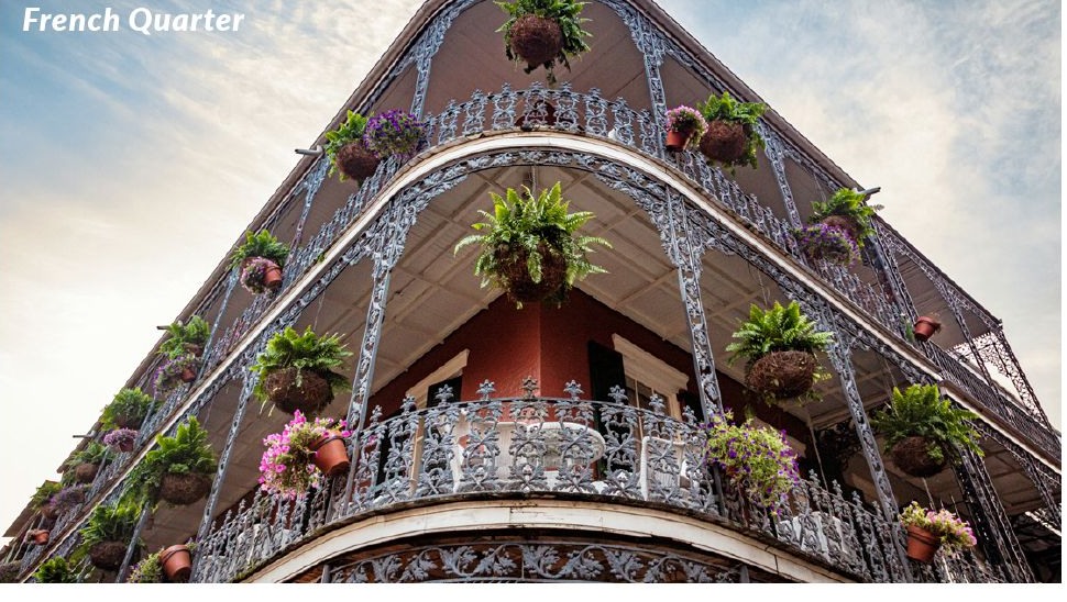 Varandas de ferro trabalhado no French Quarter de Nova Orleans