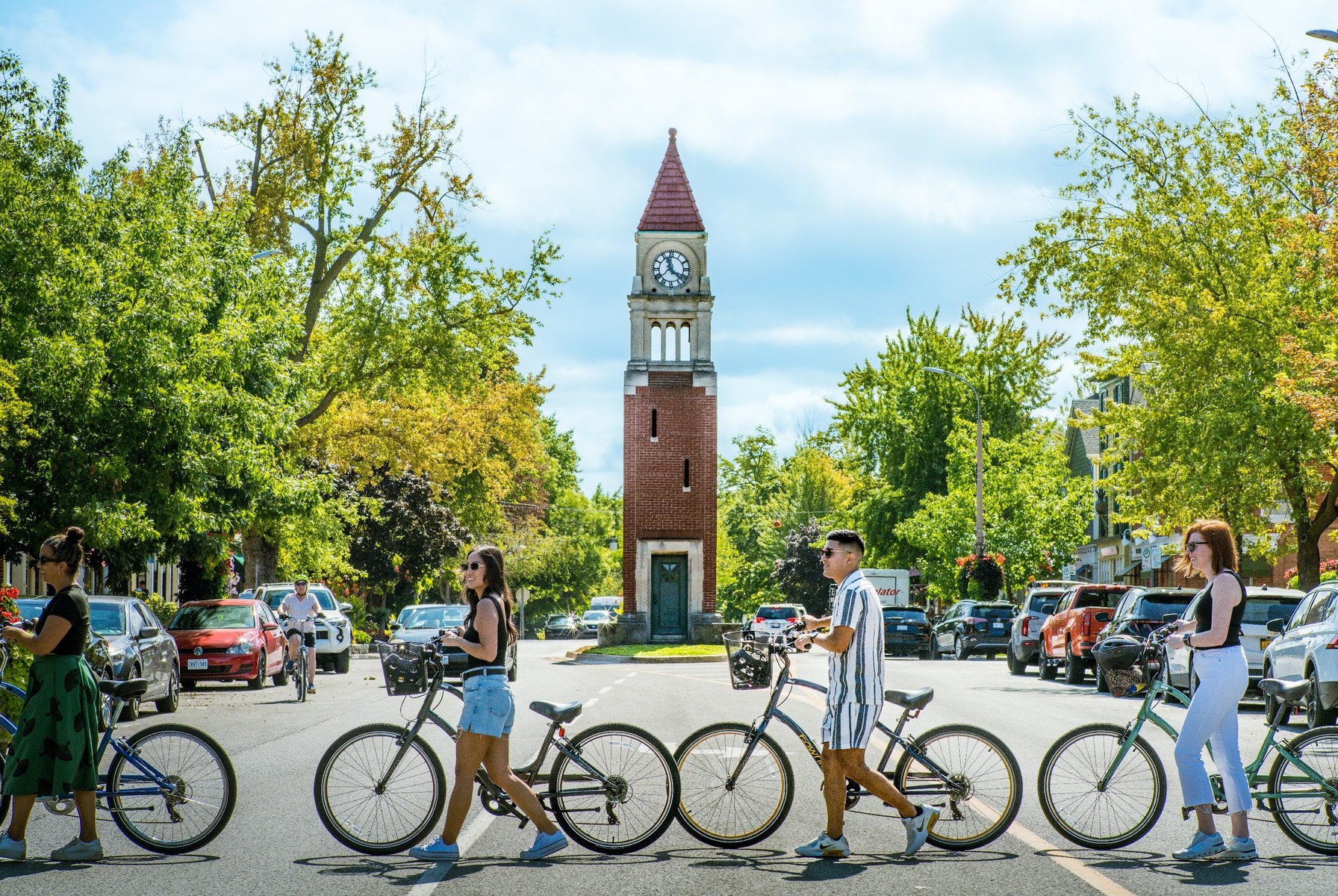 Visitantes de bicicleta em Blue Mountain Village