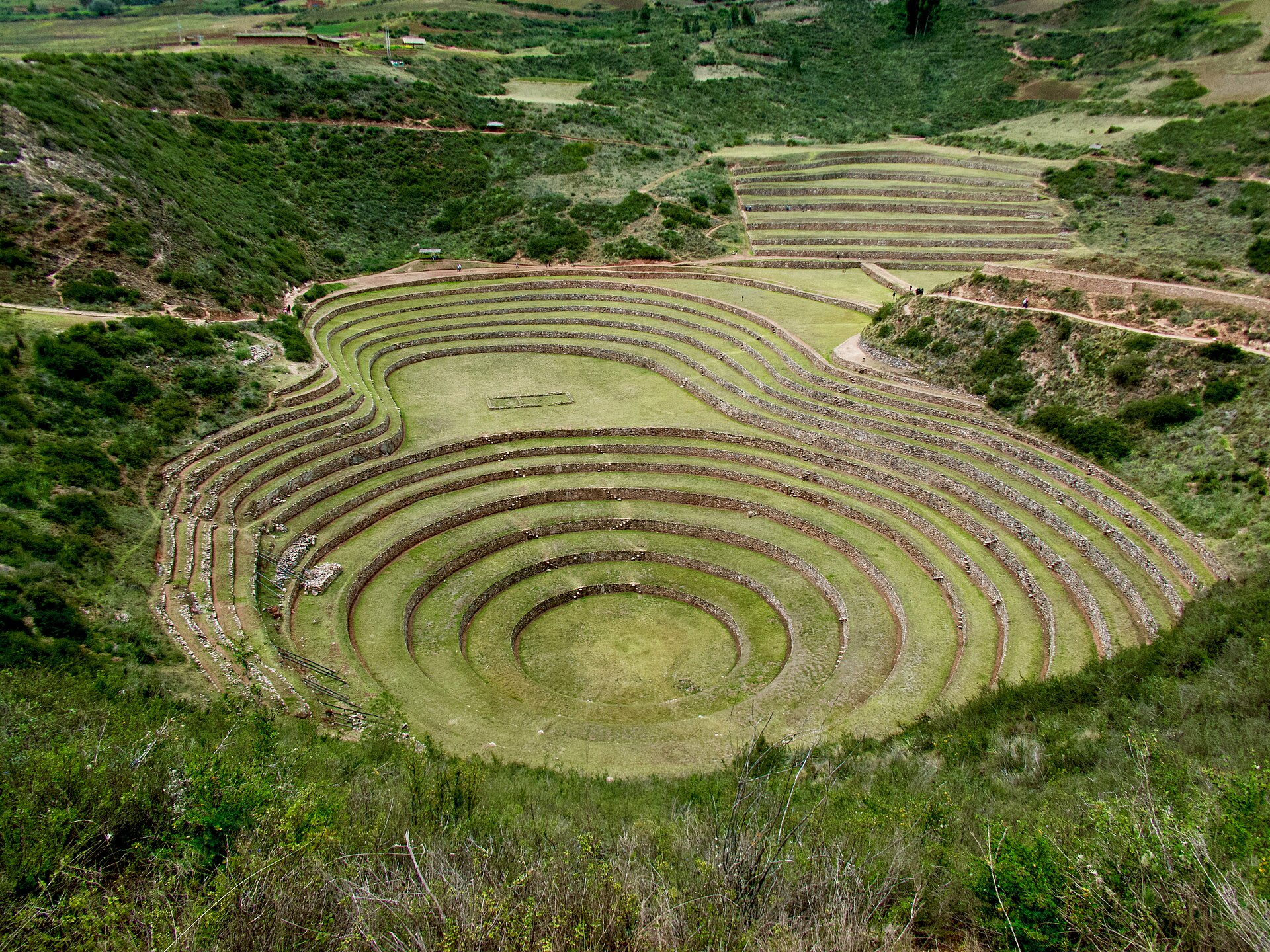 Vista dos terraços circulares de Moray